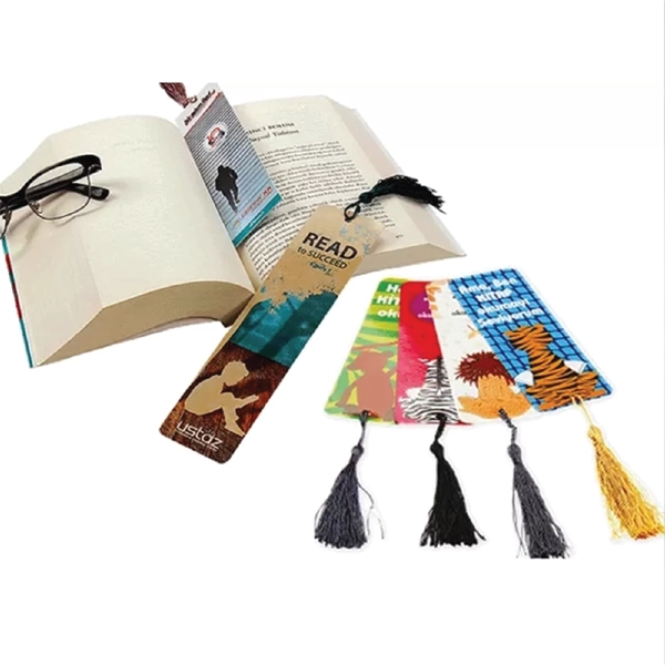 Püsküllü Kitap Ayracı